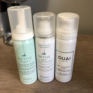 Lot of travel foam dry shampoo & conditioner